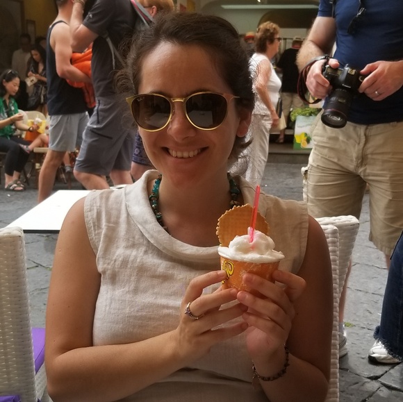 Meet your Posher, Renee - Picture 4 of 4